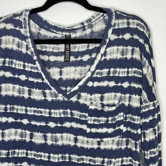 Design Lab tie dye stripes stretchy pocket v neckline long sleeve top - Picture 2 of 7